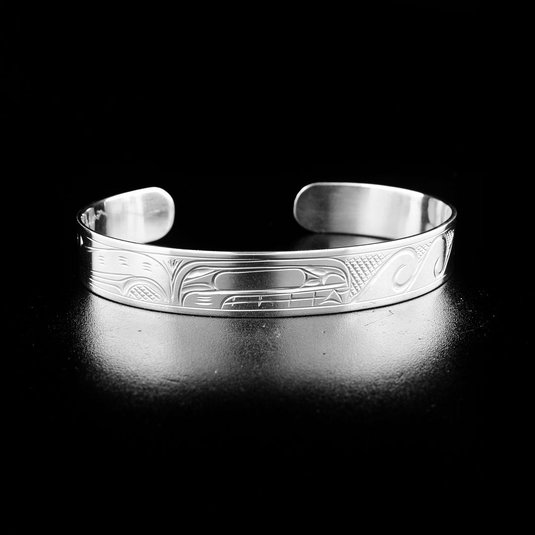 This sterling silver Orca bracelet cuff ha a single, thin band with a gap in the back. There is a gorgeous depiction of the Orca carved into the surface of the band.