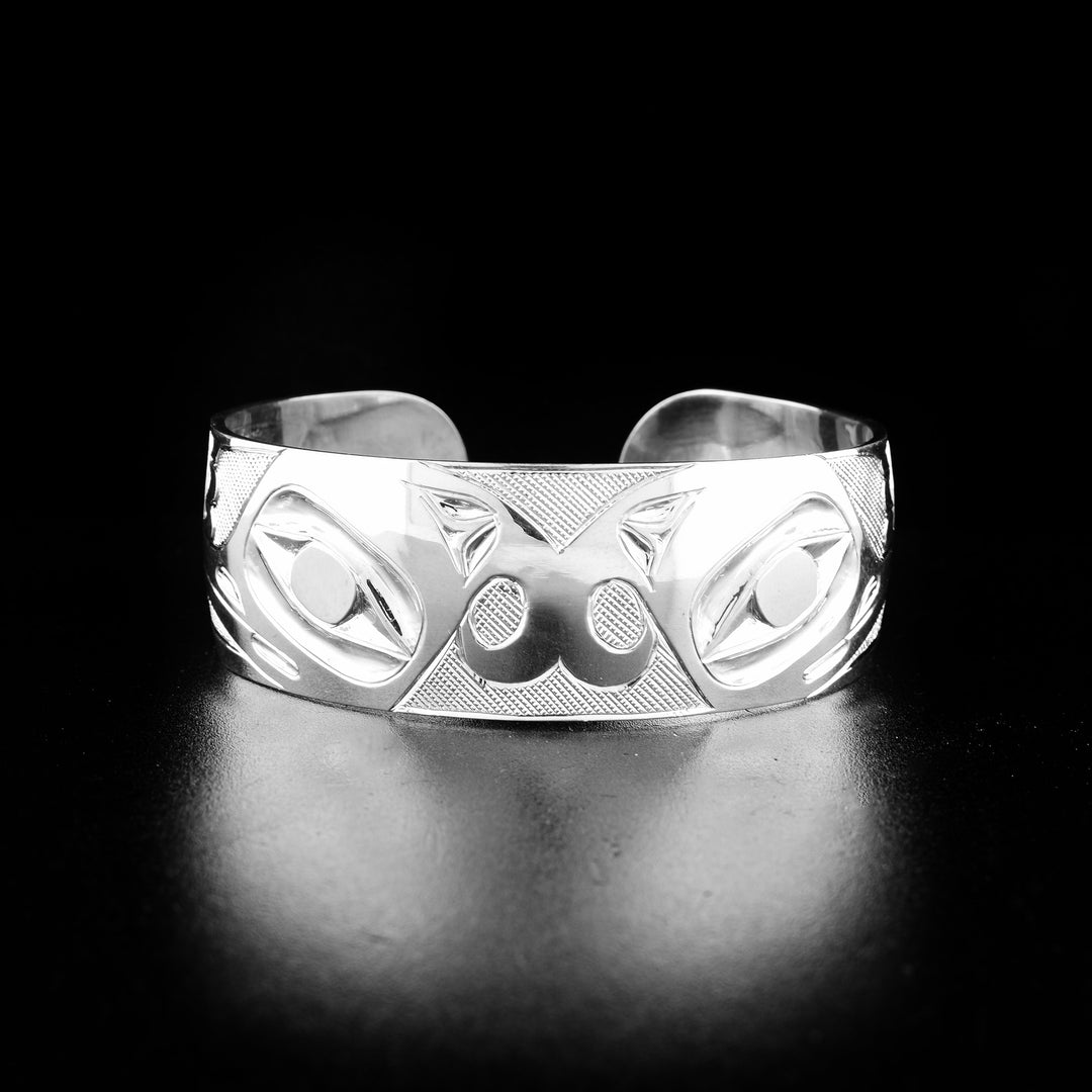 Double hummingbird bracelet hand-carved by indigenous artist Ivan Thomas. Made of sterling silver. Bracelet is 6.3" long with 0.6" gap and has width of 0.75".